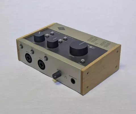 Universal Audio - Volt 276 USB Interface with Compressor 4